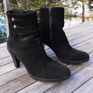 La Canadienne suede heeled ankle boots